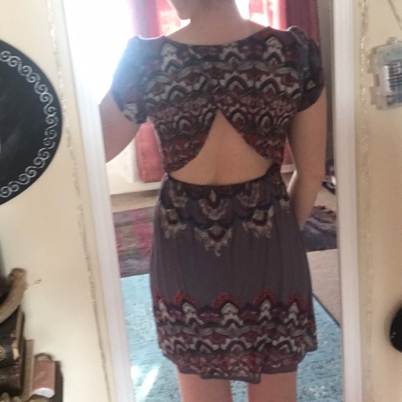 Patterned, Open-Back Dress - Picture 4 of 4